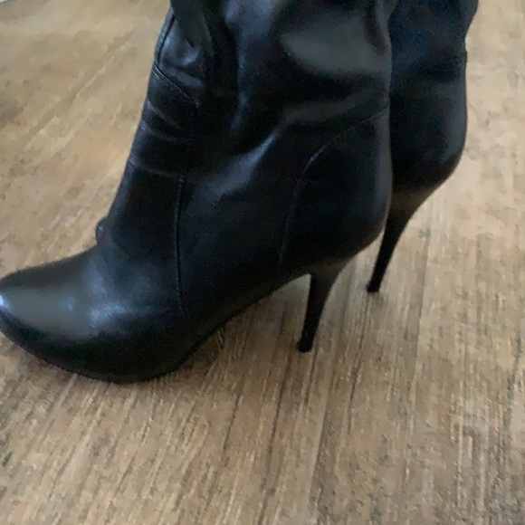 Popushier Knee High Black Leather Boots, Size 9. - Picture 2 of 8